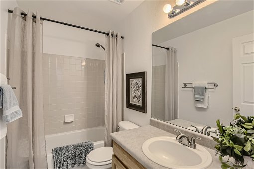 35 2nd Floor Bathroom.jpg